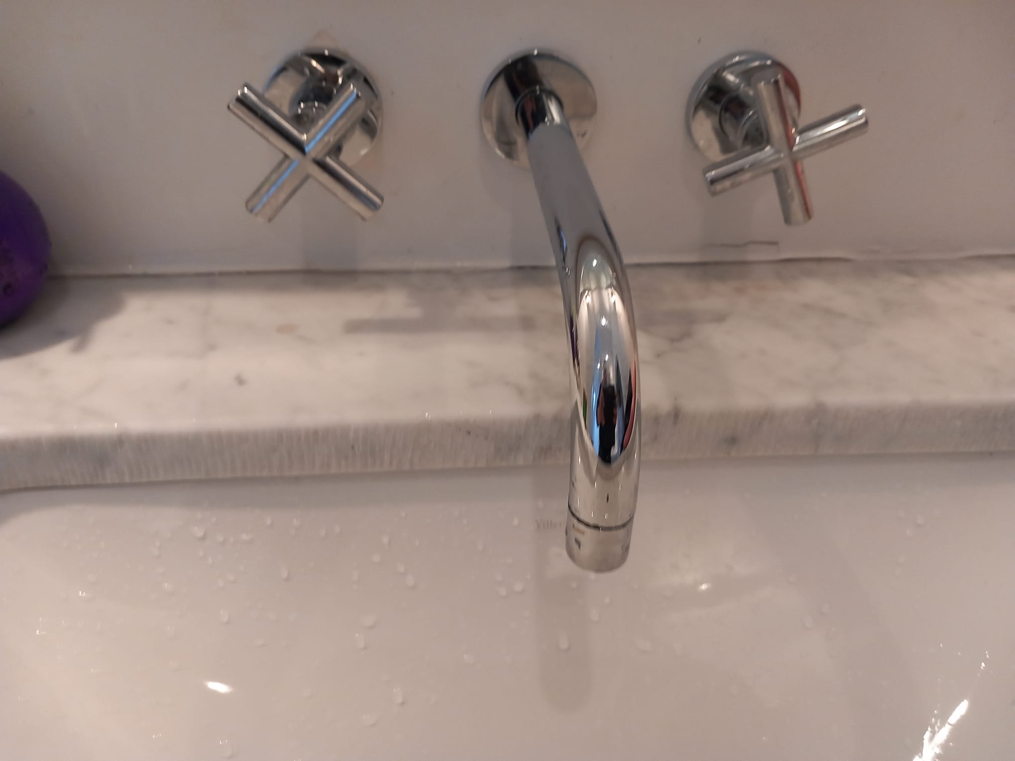 Inloopdouche met gietvloer en lijngoot in een renovatie te Beveren-Leie.
